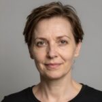 Портрет уверенного специалиста по кодированию от алкоголизма в Уфе на нейтральном фоне